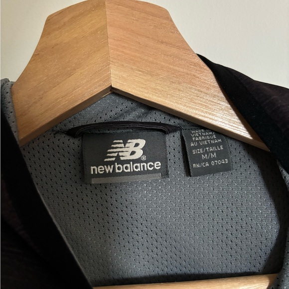 New Balance Rain Jacket - Picture 2 of 4